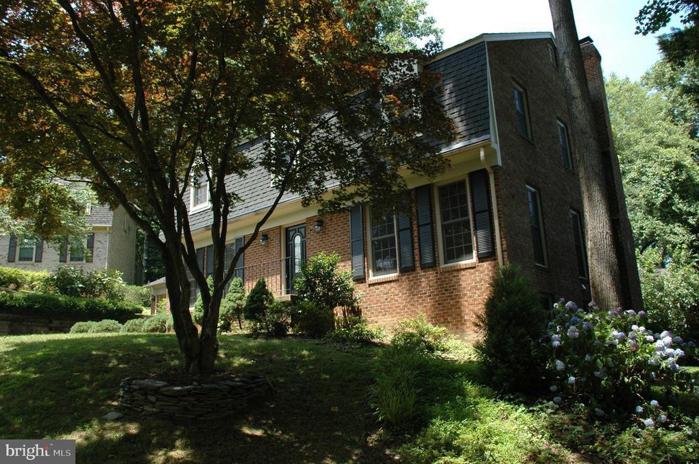 1322 Round Oak Ct, McLean, VA 22101